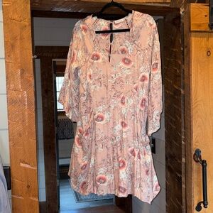 Euc worn once flowy dress cute details